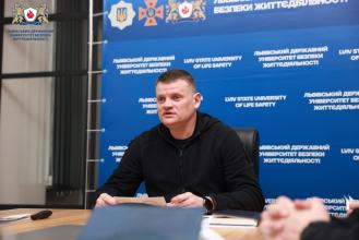 У ЛДУБЖД відбувся Круглий стіл: Алеї памʼяті «Коли дерево промовляє іменем Героя» У ЛДУБЖД відбувся Круглий стіл: Алеї памʼяті «Коли дерево промовляє іменем Героя»