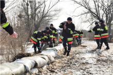 Курсанти ЛДУ БЖД спільно з рятувальниками ГУ ДСНС України в Львівській області вживають заходів з мінімізації наслідків можливих паводків