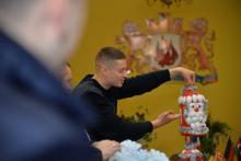 Курсанти та студенти майструють новорічні іграшки