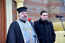 «Їх серце б’ється в небесах – Небесна сотня молодих, а в мами сльози на очах і так душа болить за них...» «Їх серце б’ється в небесах – Небесна сотня молодих, а в мами сльози на очах і так душа болить за них...»