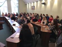 Круглий стіл на тему: «Професійна підготовка майбутніх соціальних працівників до роботи з дітьми та молоддю з особливими потребами» Круглий стіл на тему: «Професійна підготовка майбутніх соціальних працівників до роботи з дітьми та молоддю з особливими потребами»