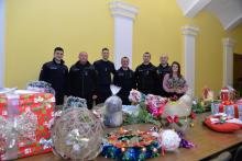 Курсанти та студенти майструють новорічні іграшки