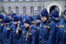 «Їх серце б’ється в небесах – Небесна сотня молодих, а в мами сльози на очах і так душа болить за них...» «Їх серце б’ється в небесах – Небесна сотня молодих, а в мами сльози на очах і так душа болить за них...»