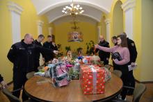 Курсанти та студенти майструють новорічні іграшки