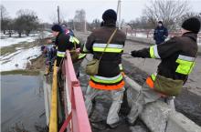 Курсанти ЛДУ БЖД спільно з рятувальниками ГУ ДСНС України в Львівській області вживають заходів з мінімізації наслідків можливих паводків
