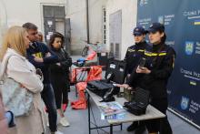 Наші викладачі продовжують навчати населення як діяти у разі ядерної, хімічної чи біологічної атаки Наші викладачі продовжують навчати населення як діяти у разі ядерної, хімічної чи біологічної атаки