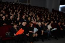 Вона одна- всьому причина, у ній початок і кінець