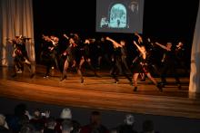 Вона одна- всьому причина, у ній початок і кінець