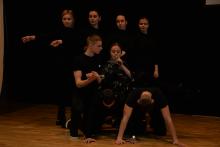 Вона одна- всьому причина, у ній початок і кінець