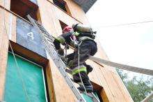 Кафедрою пожежної тактики та аварійно-рятувальних робіт організовано та проведено змагання «На кращу ланку ГДЗС» між навчальними  взводами  4-го курсу Навчально-наукового Інституту пожежної та техногенної безпеки