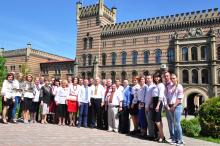 Одягнімо, друже, вишиванки — Наш чарівний український стрій