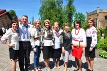 Одягнімо, друже, вишиванки — Наш чарівний український стрій