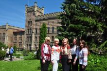 Одягнімо, друже, вишиванки — Наш чарівний український стрій