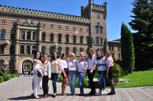 Одягнімо, друже, вишиванки — Наш чарівний український стрій