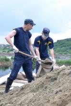 Курсанти ЛДУ БЖД продовжують пошуки та нарощують дамбу інфільтратів