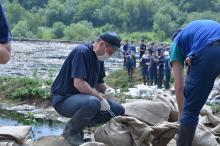 Курсанти ЛДУ БЖД продовжують пошуки та нарощують дамбу інфільтратів