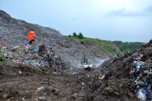 Курсанти ЛДУ БЖД продовжують пошуки та нарощують дамбу інфільтратів