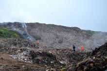 Курсанти ЛДУ БЖД продовжують пошуки та нарощують дамбу інфільтратів