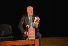 Письменник Петро Костюк презентував книгу "Код ідентичності" 