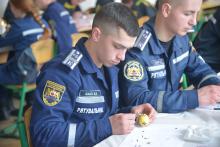 Майбутні рятувальники шанують свої традиції: в ЛДУБЖД відбувся майстер-клас із писанкарства