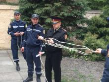 В навчальній пожежно-рятувальній частині Львівського державного університету безпеки життєдіяльності відпрацьовано вправу з підйому потерпілих з підземних комунікацій