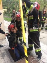 В навчальній пожежно-рятувальній частині Львівського державного університету безпеки життєдіяльності відпрацьовано вправу з підйому потерпілих з підземних комунікацій