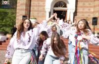 Відродження давніх традицій: гаївки біля Церкви Покрови Пресвятої Богородиці 