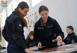 Метафоричні асоціативні карти як ключ до особистісного і професійного саморозвитку психолога