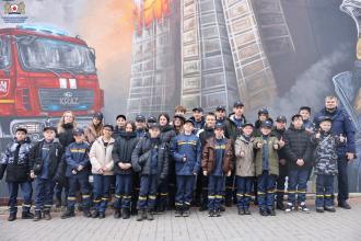 Екскурсія у світ героїв: захоплюючий досвід для дружин юних рятувальників-пожежних