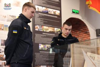 Курсанти Львівського державного університету безпеки життєдіяльності відвідали кімнату національно-патріотичного виховання