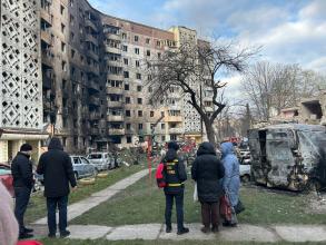 Курсанти, викладачі та психологи ЛДУБЖД працюють на місці російського удару по Тернополю Курсанти, викладачі та психологи ЛДУБЖД працюють на місці російського удару по Тернополю