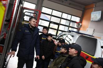 Екскурсія у світ героїв: захоплюючий досвід для дружин юних рятувальників-пожежних