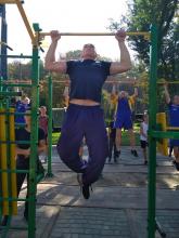 У Львові 200 студентів одночасно підтягнулись на турніках - так відзначили Міжнародний день студентського спорту