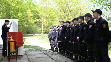 Курсанти Львівського державного університету безпеки життєдіяльності  визначали кратність і стійкість повітряно-механічної піни