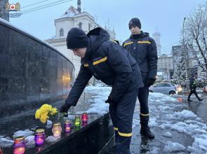 Курсанти ЛДУБЖД вшанували пам’ять жертв Голодоморів