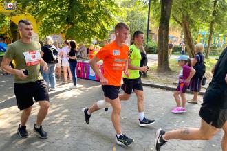 «Шаную воїнів, біжу за Героїв України» «Шаную воїнів, біжу за Героїв України»