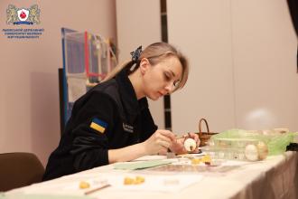 Передвеликоднє писанкування в ЛДУ БЖД:  передаємо вогонь традиції та служимо справі волонтерства