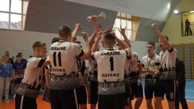 Волейбольна команда ЛДУБЖД - серед лідерів змагань