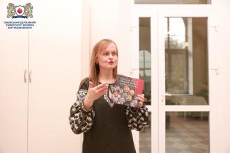 Передвеликоднє писанкування в ЛДУ БЖД:  передаємо вогонь традиції та служимо справі волонтерства