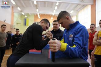 Сила волі та міць: змагання з армреслінгу в ЛДУБЖД