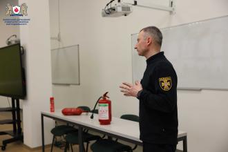 Формування навичок безпеки: вчителі опанували використання вогнегасників у ЛДУБЖД
