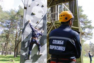 Відпрацювання вправ на базі висотно-рятувального комплексу «Альпін-парк» Відпрацювання вправ на базі висотно-рятувального комплексу «Альпін-парк»