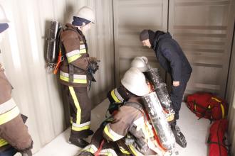 На базі багатофункціонального тренажеру для практичної підготовки рятувальників Університету розпочались практичні заняття