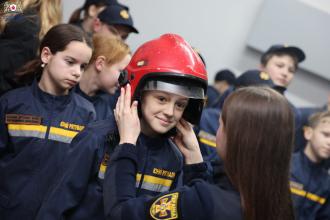 Екскурсія у світ героїв: захоплюючий досвід для дружин юних рятувальників-пожежних