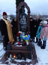Біля церкви Різдва Пресвятої Богородиці відбулась посвята меморіального памятника загиблому бійцю 80-ї окремої аеромобільної бригади 