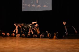 Вона одна- всьому причина, у ній початок і кінець Вона одна- всьому причина, у ній початок і кінець