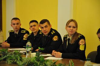 Проведено круглий стіл на тему «Особливості сучасного менеджменту: лідерство, керівництво, державне управління»