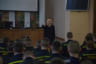 27 листопада у Львівському держаному університеті безпеки життєдіяльності начальник сектору психологічного забезпечення Коваль І. С. організував зустріч курсантів із засновником громадської організації «СТОП АЗАРТ» Романом Семенівим.