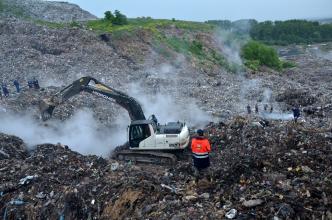 Курсанти ЛДУ БЖД продовжують пошуки та нарощують дамбу інфільтратів