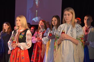 «Усім матерям, які померли голодною смертю»